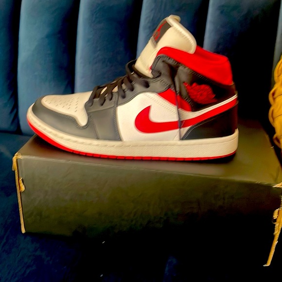 Air Jordan 1 mids